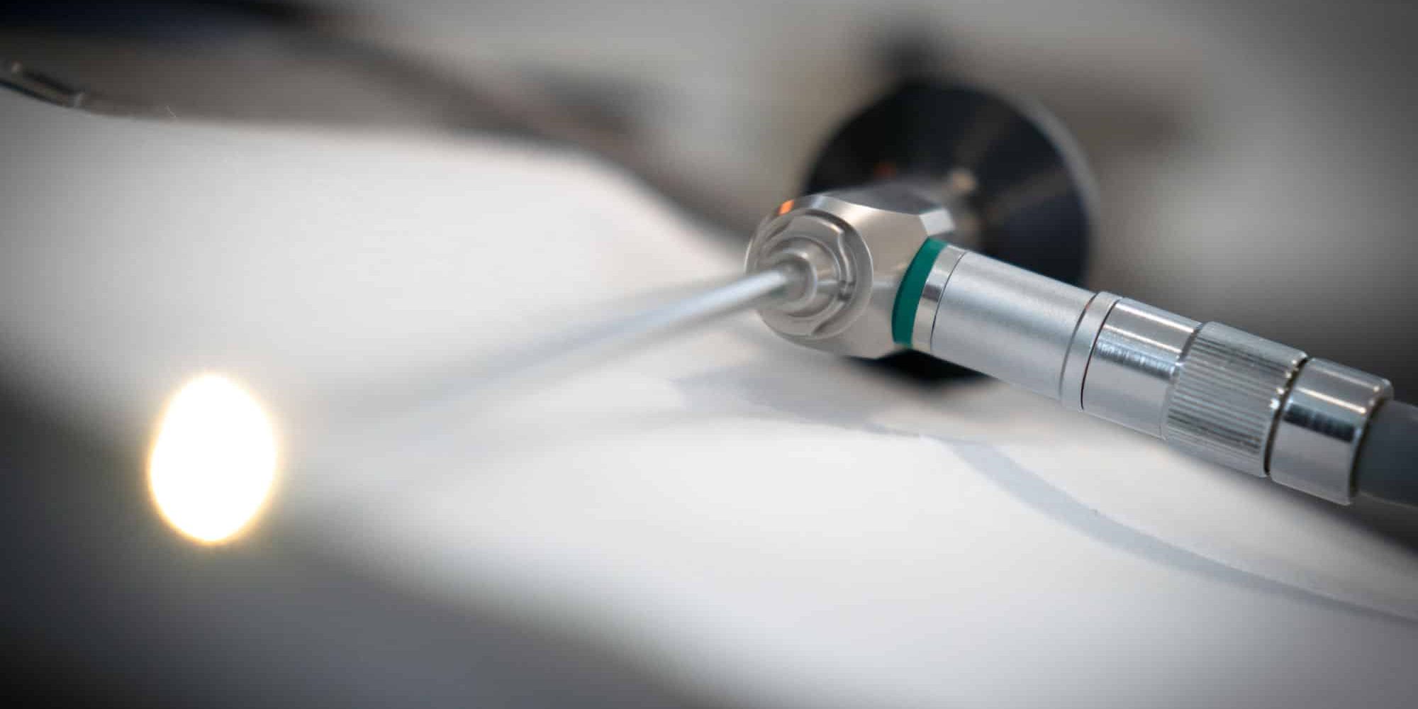 HNO-Kompetenzen - Auf dem Bild ist ein medizinisches Instrument das bei der Untersuchung genutzt wird